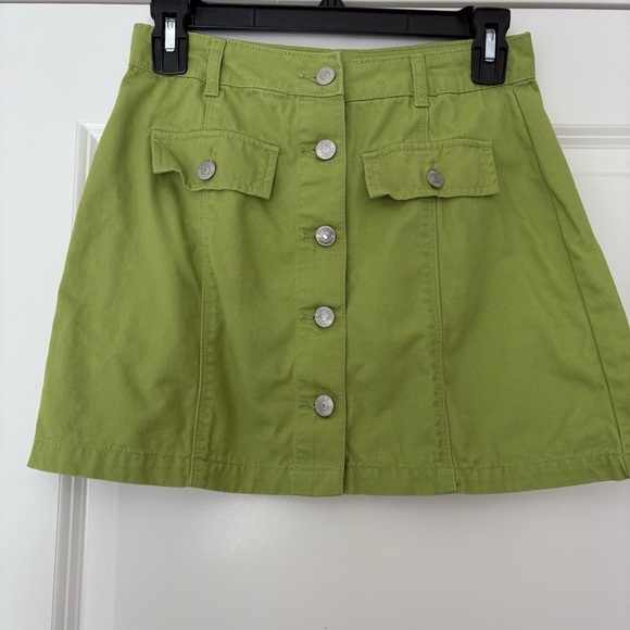 Forever 21 Green Mini Skirt with Pockets - Picture 2 of 7